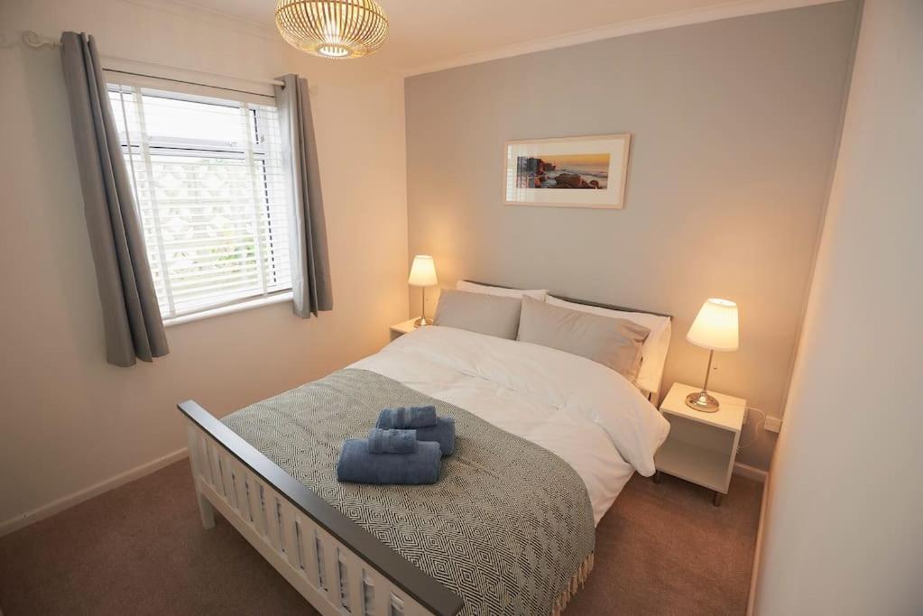 3-Bedroom Bungalow With Parking, Goldsithney, Penzance, Cornwall Perranuthnoe Экстерьер фото