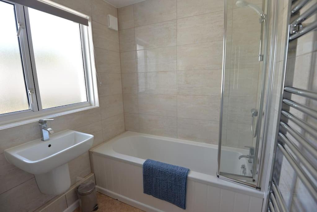 3-Bedroom Bungalow With Parking, Goldsithney, Penzance, Cornwall Perranuthnoe Экстерьер фото