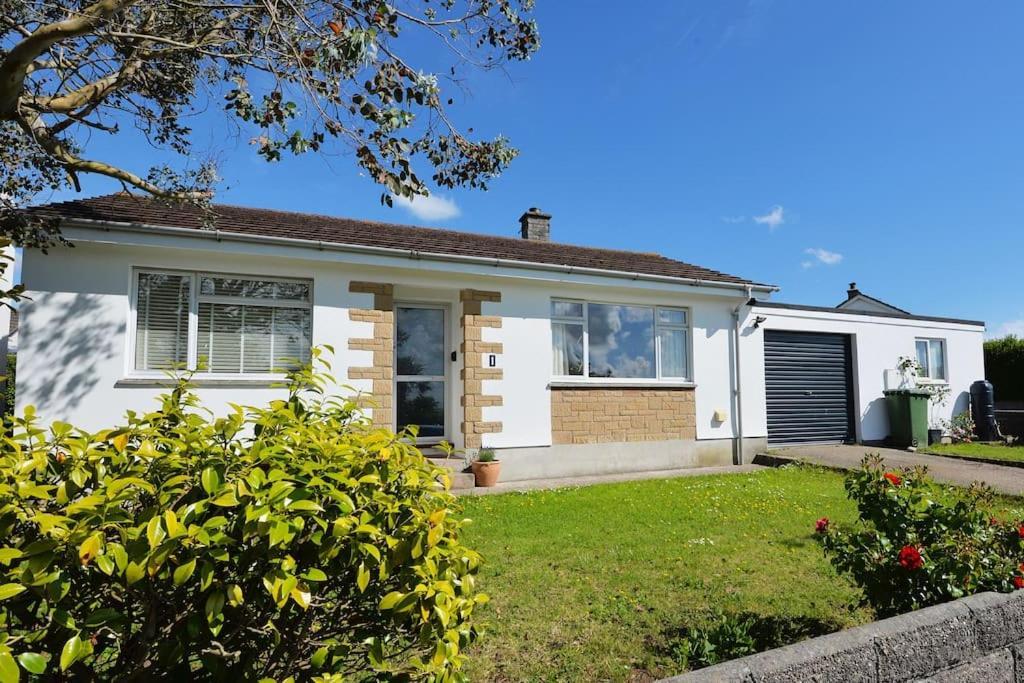 3-Bedroom Bungalow With Parking, Goldsithney, Penzance, Cornwall Perranuthnoe Экстерьер фото